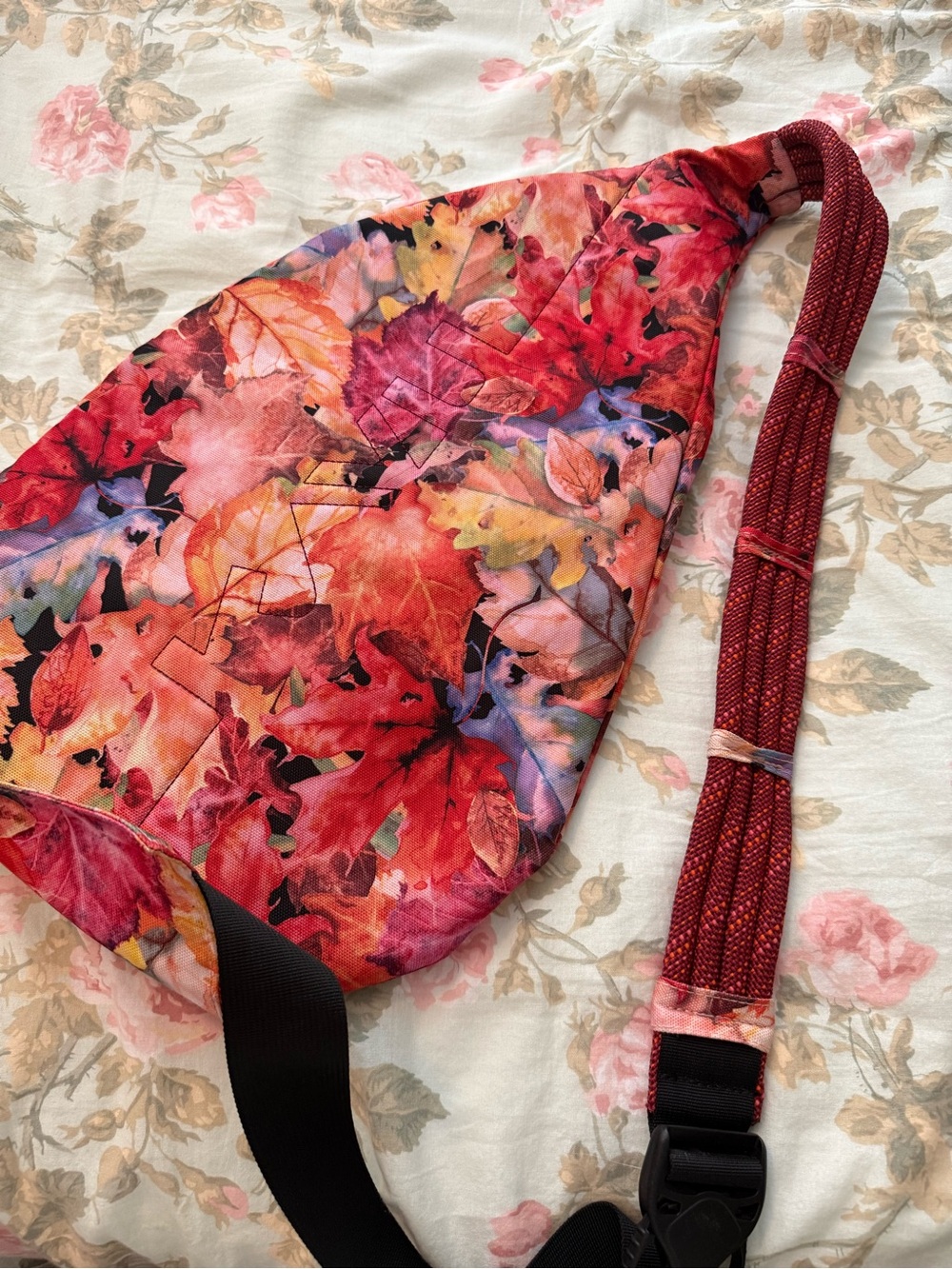 Kavu Red Multi Leaf-Print Crossbody Sling Bag - Picture 2 of 4